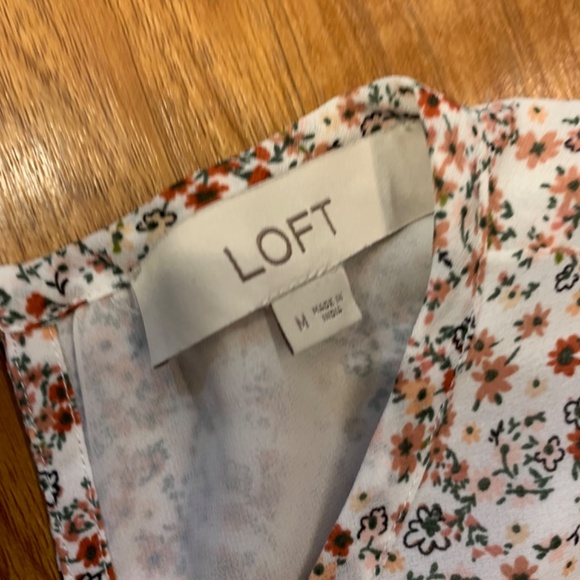 Woman’s loft blouse size medium short sleeve floral - Picture 2 of 2